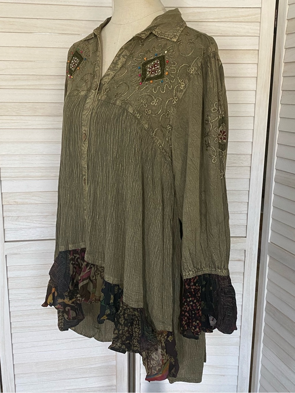 Young Threads Boho Olive Green Mixed Patterns Embellished Embroidered Top XL NWT - Picture 12 of 16